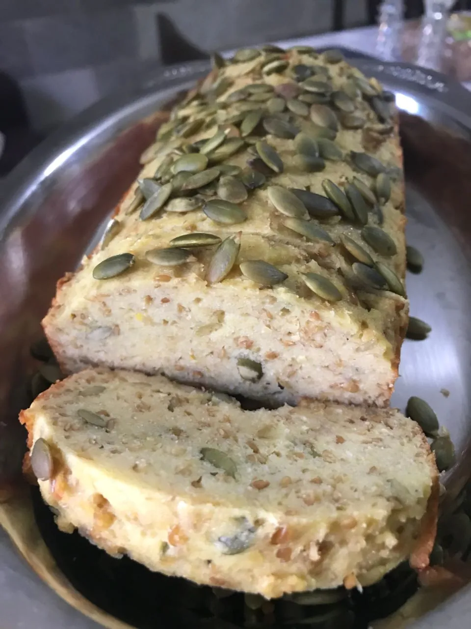 Pão de abóbora low carb em fatias