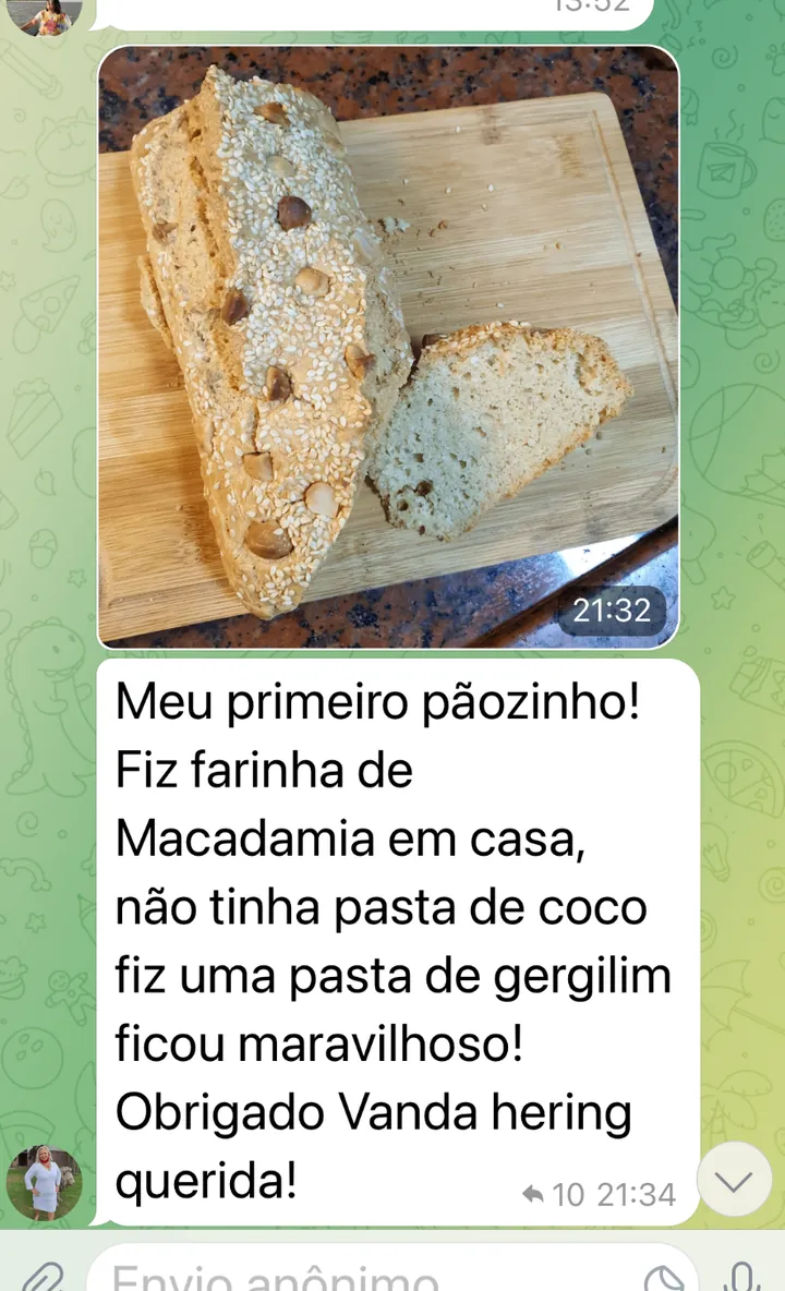 Depoimento no WhatsApp: primeiro pão, com farinha de macadâmia, ficou maravilhoso
