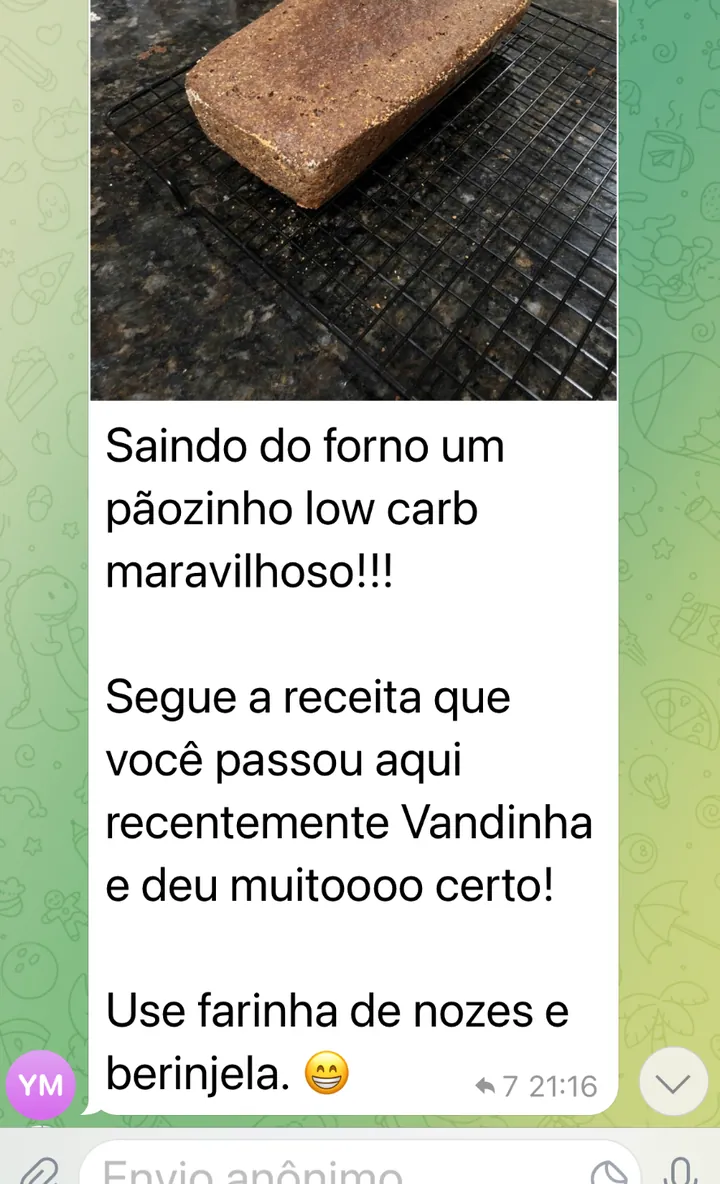 Depoimento no WhatsApp: pãozinho low carb maravilhoso saindo do forno